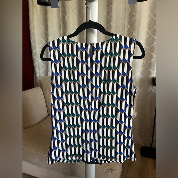 Calvin Klein Geo-Print Pleated Shell - Picture 3 of 5